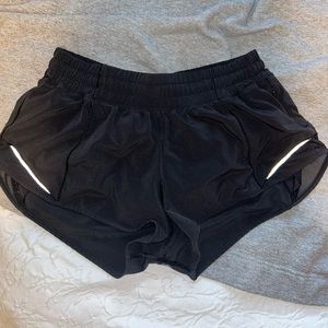 lululemon 2.5 inch inseam Hotty Hot shorts